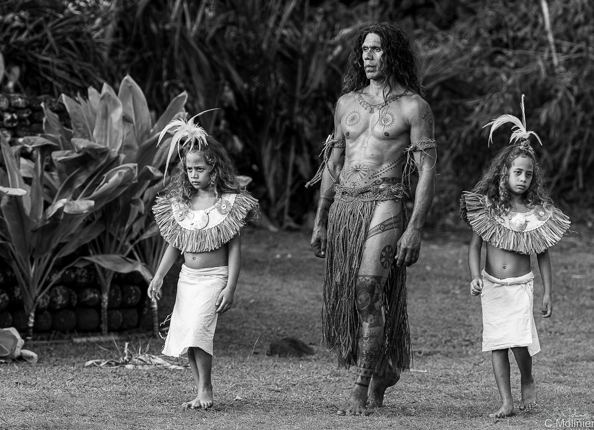 Pi'i fenua au marae Arahurahu — Christopher Molinier