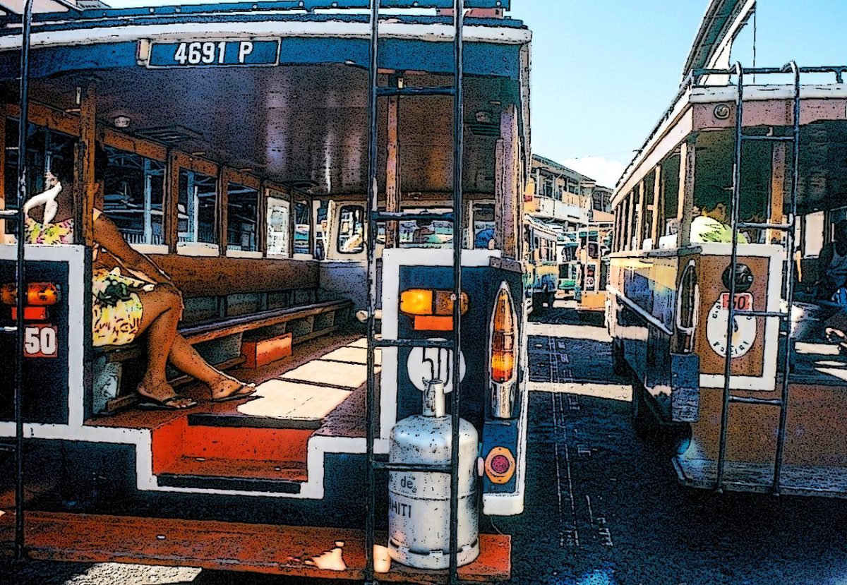 La gare des trucks au marché de Papeete, côté rue du 22 septembre - août 1976 — Jean Luc Perodeau