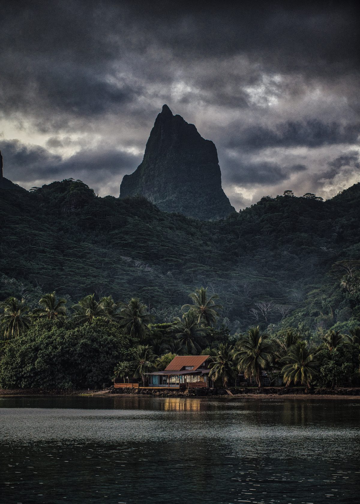 Mystical Moorea — Toriki Tapeta Servonnat